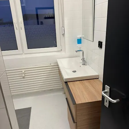 Zentrale Monteurwohnung 6 Personen Apartament