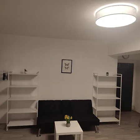 Apartament Zentrale Monteurwohnung 6 Personen *